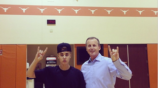 Justin Bieber Does "Hook 'Em Horns" With Rick Barnes At Texas